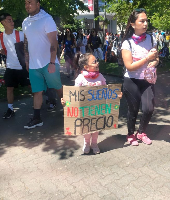 Las Pancartas Que Se Han Tomado Las Protestas En Chile Fotos Con Sus