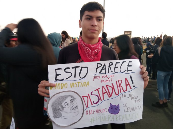 Las Pancartas Que Se Han Tomado Las Protestas En Chile: Fotos Con Sus ...