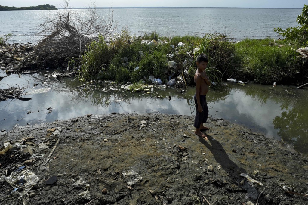 VENEZUELA-CRISIS-POLLUTION-MARACAIBO LAKE