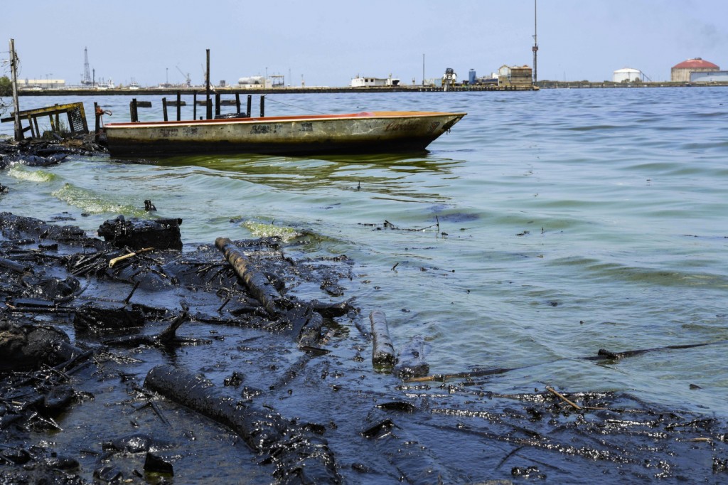 VENEZUELA-CRISIS-POLLUTION-MARACAIBO LAKE