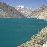 Fotos en las redes dan cuenta de la preocupante sequía que afecta al embalse El Yeso