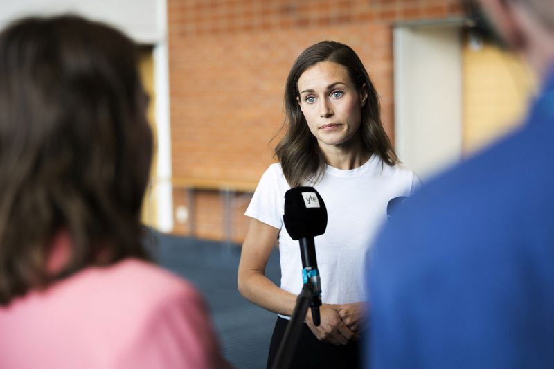 Fotos De Sanna Marin, La Primera Ministra De Finlandia Envuelta En ...