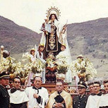 Foto de la Virgen del Carmen es viral por mostrar supuesto “milagro” de estatua en medio de un incendio