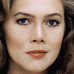 Fotos de Kathleen Turner muestran problemas de movilidad: Paparazzis la captaron en Nueva York