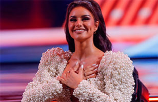 Emilia Dides & Sammis Reyes: Romantic Photo Series