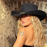 Karol G se corta el pelo ella misma: Fotos del cambio de look de la colombiana