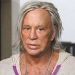 Mickey Rourke luce irreconocible tras ser desalojado de la casa en que vivía