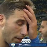 Lucas Biglia firmaba autógrafos, le pidieron un saludo y cometió el peor error de todos