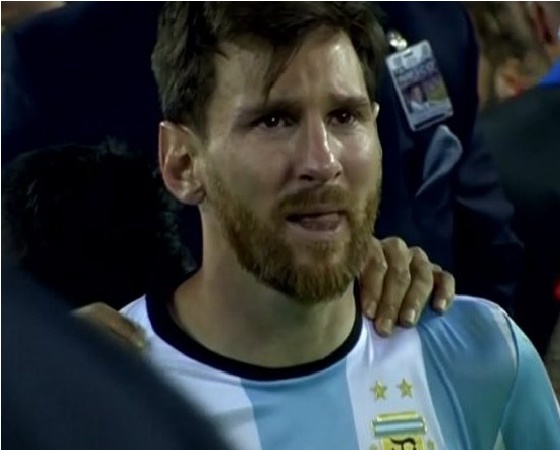 El llanto de Messi tras la derrota ante Chile en 2016.