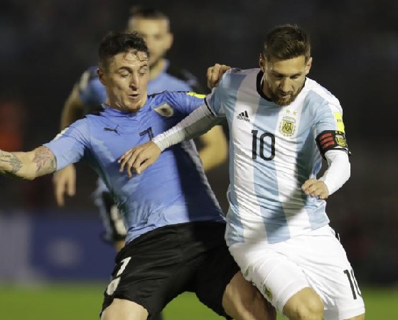 Argentina y Uruguay igualaron 0-0 y despertaron sospechas.