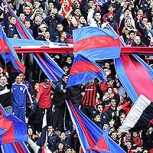 Polémicas imágenes: Policía enfrentó con gas pimienta a hinchas de San Lorenzo