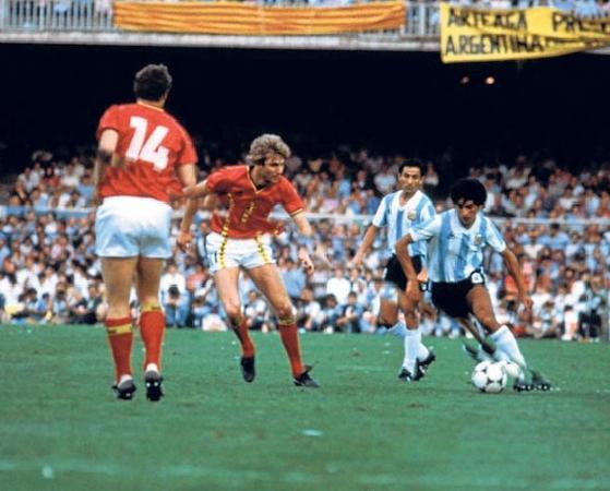 En el debut mundialista de Maradona, la fiesta fue de Bélgica.