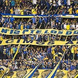 Un hincha de Boca subido al alambrado protagoniza una terrible caída: Dramático video