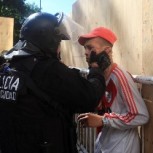 Hinchas de River atacan con piedras a los jugadores de Boca: Hay heridos y la final podría suspenderse