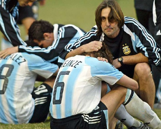 Heinze y el "Kily" González, desconsolados tras la final de Perú 2004.