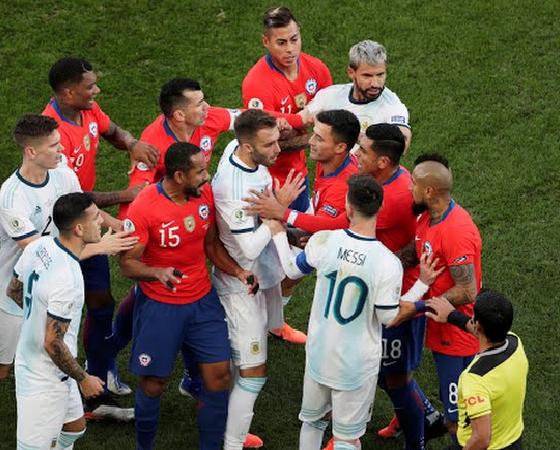 Argentina y Chile protagonizaron un encuentro muy polémico en la edición 2019.