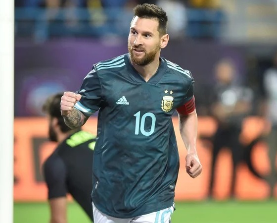 Messi anotó en el rebote de un penal que él mismo falló.