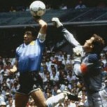 Ex arquero inglés Peter Shilton sorprende al declarar que “gol del siglo” de Maradona fue viciado