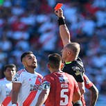 Paulo Díaz se hace expulsar de manera irresponsable: Le propinó una patada sin pelota a un rival