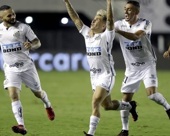 Soteldo celebra el segundo gol de Santos.