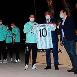 La selección argentina homenajeó a Maradona con una estatua antes de chocar con Chile