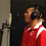 Gary Medel canta reggaeton: Duras críticas y burlas en redes sociales