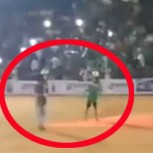Impresionante: Tribuna se desploma en plena demostración de fútbol repleta de espectadores