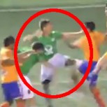Brutal pelea en el fútbol argentino dejó hasta un jugador desmayado por los golpes