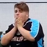“Gordinho”: hincha es furor en las redes por magnífica técnica para patear tiros libres