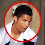 Cristiano Ronaldo es sorprendido por paparazzis orinando en la calle en sus vacaciones