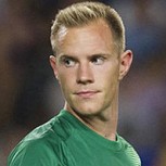 Video: Ter Stegen sufre gol de mitad de cancha en Champions; hinchas añoran a Bravo