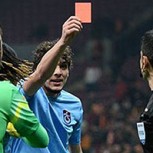 Futbolista le muestra tarjeta roja a un árbitro: Imaginen lo que vino después