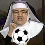 Monja jugando fútbol es furor en las redes: Domina la pelota mejor que muchos