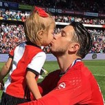 Emocionante hasta las lágrimas: Hinchas homenajean a hijo fallecido de uno de sus ídolos
