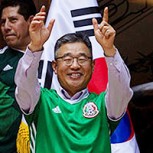 Hinchas mexicanos “emborrachan” al embajador de Corea del Sur tras ayuda con Alemania