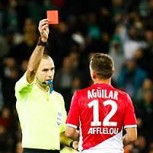 Compañero de Maripán patea el VAR tras ser expulsado: Mira el video grabado por los hinchas