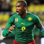 El otrora atlético Samuel Eto’o reapareció irreconocible luego de su retiro: Con barriga y muy grueso