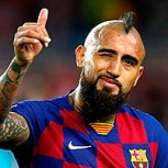 Arturo Vidal se roba la atención en las calles de Barcelona con su Ferrari