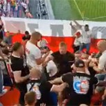 Video: Hinchas europeos protagonizan brutal pelea a combos durante partido de la Nations League