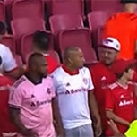 Batalla campal en el fútbol de Brasil incluyó hasta un padre con su hija en brazos: Mira el video