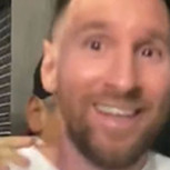 Messi desata el caos en Argentina: Video muestra a multitud vitoreándolo mientras cenaba