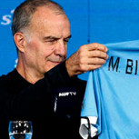Bielsa sigue conquistando a los hinchas uruguayos con sus “locuras”: Mira su singular video en un estadio