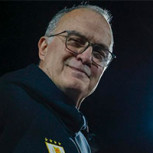 Bielsa recibió emotivos cánticos de los hinchas chilenos en medio del partido contra Uruguay