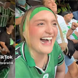 Abuelita hincha retó a familiares en plena galería por cánticos groseros contra el equipo contrario