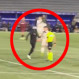 Futbolistas uruguayos terminan a los golpes con barristas en pleno partido