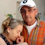Mujer se convierte en madre a los 60 años: Lo consigue, pero su marido la abandona