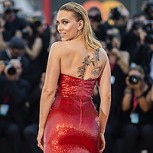 Scarlett Johansson bajo una mirada muy distinta: Fotos de los tatuajes que tiene en el cuerpo