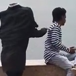 Broma macabra y viral: Hombre sin cabeza “aterroriza” a transeúntes