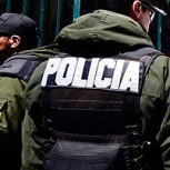 Policía boliviana implemente “curioso” método para evitar que personas salgan de sus casas