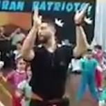 El “jugado” gesto de profesor para que niña con discapacidad pueda bailar: Aplausos en redes sociales